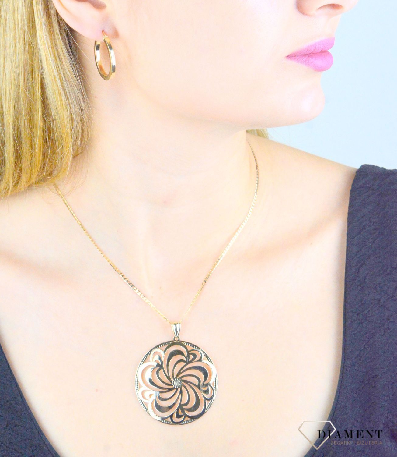 Złota zawieszka 585 okrągła o ażurowym wzorze ZA 7367 585.jpg